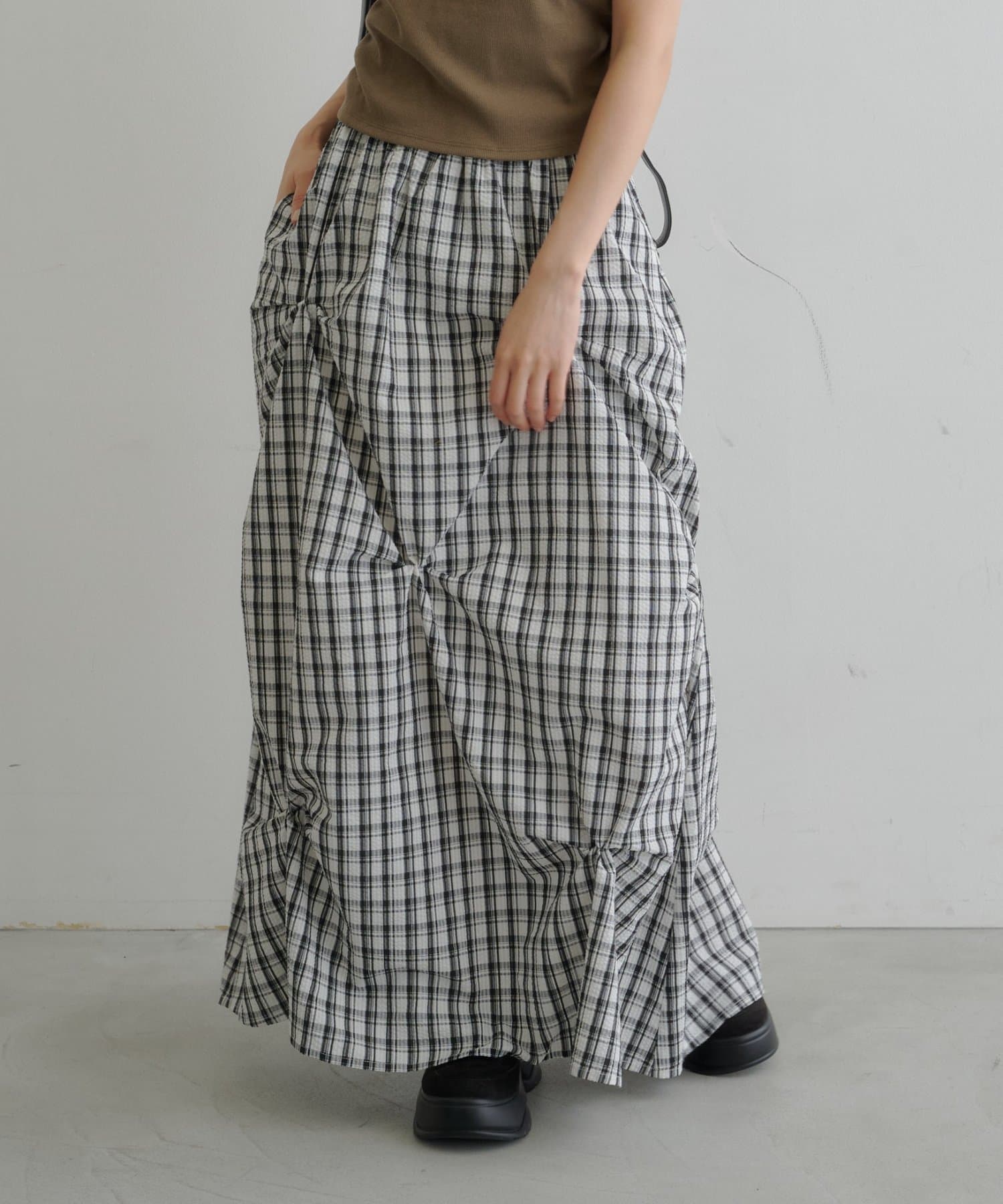 Kastane Flower Tuck Long Skirt - Image 31