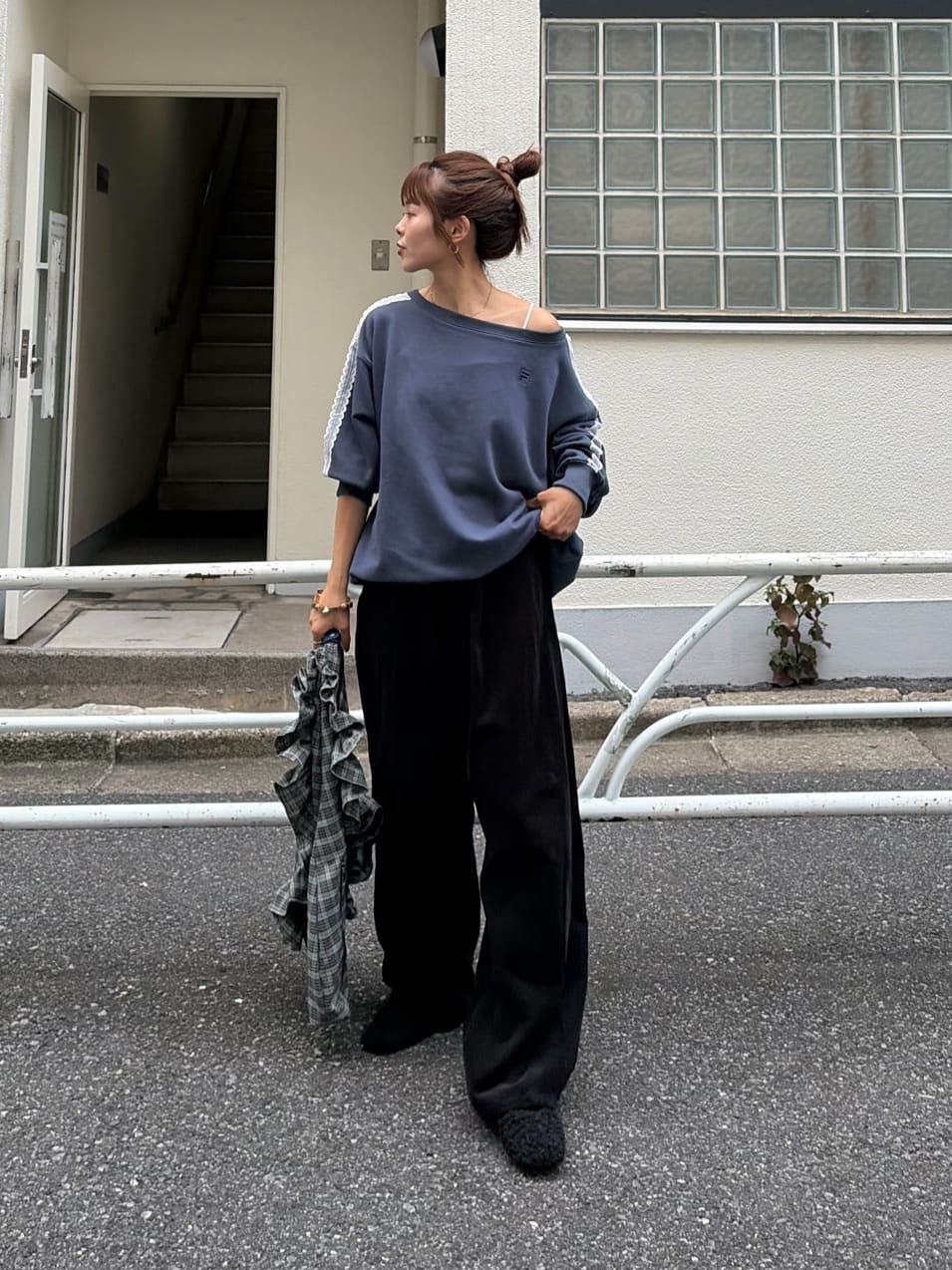 TYNNE. 撞色荷葉邊Triangle Bag - Image 61
