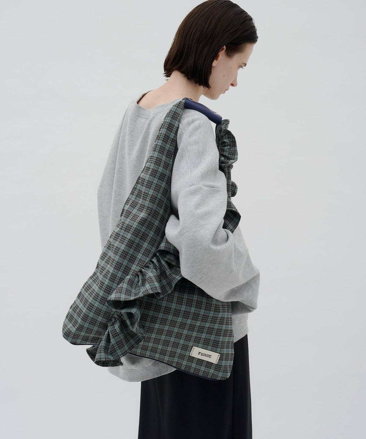 TYNNE. 撞色荷葉邊Triangle Bag - Image 20