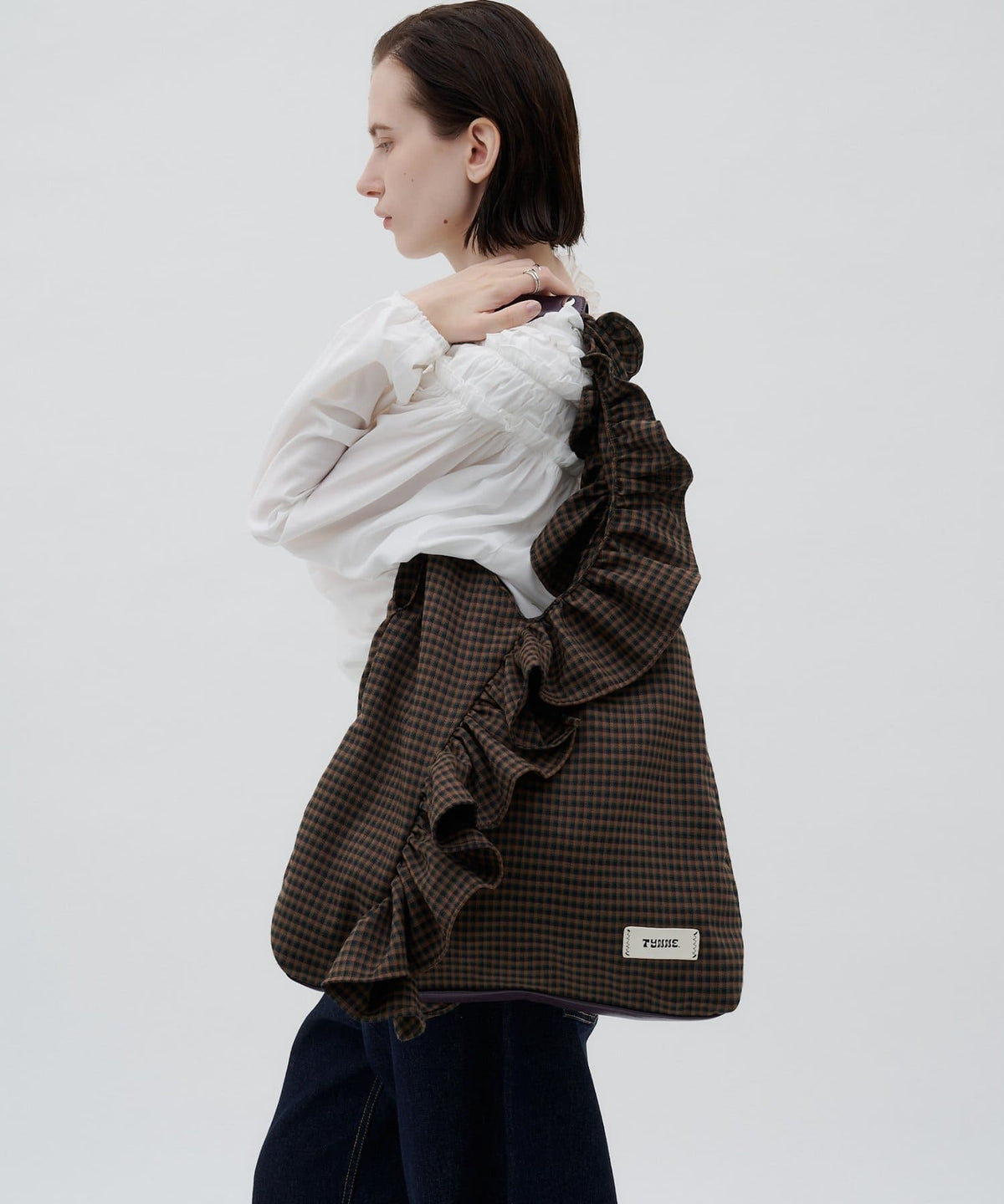 TYNNE. 撞色荷葉邊Triangle Bag - Image 4