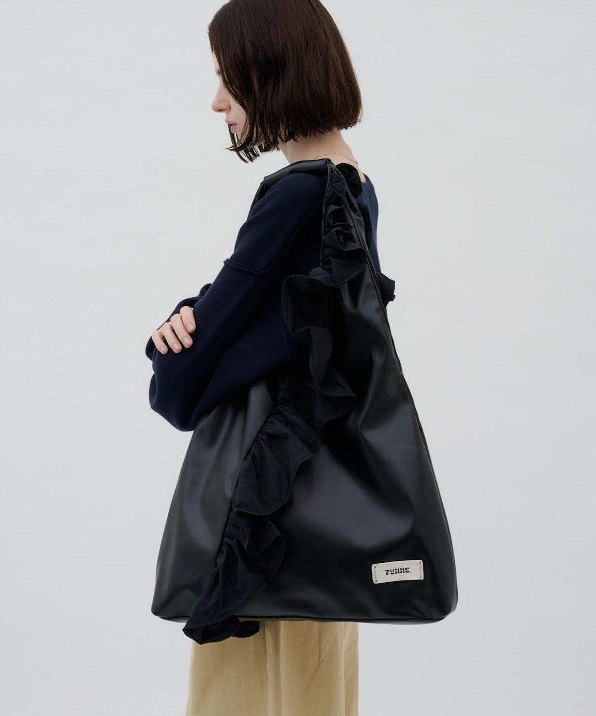 TYNNE. 撞色荷葉邊Triangle Bag - Image 30