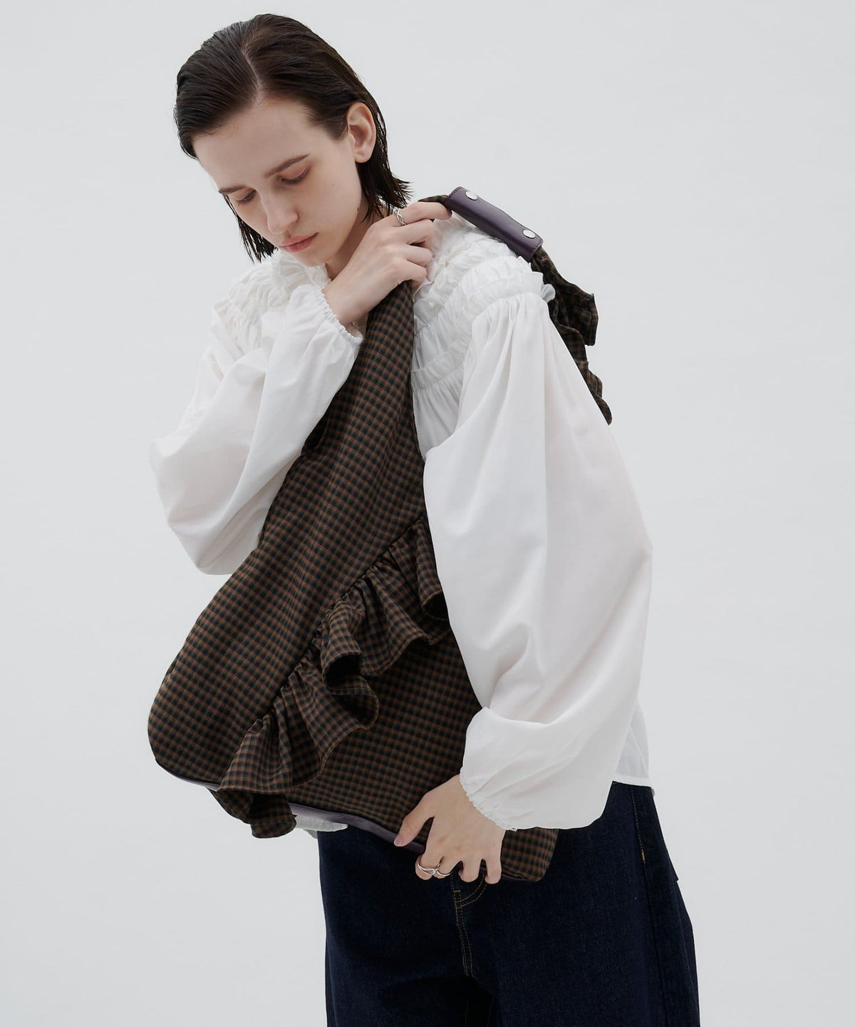 TYNNE. 撞色荷葉邊Triangle Bag - Image 5