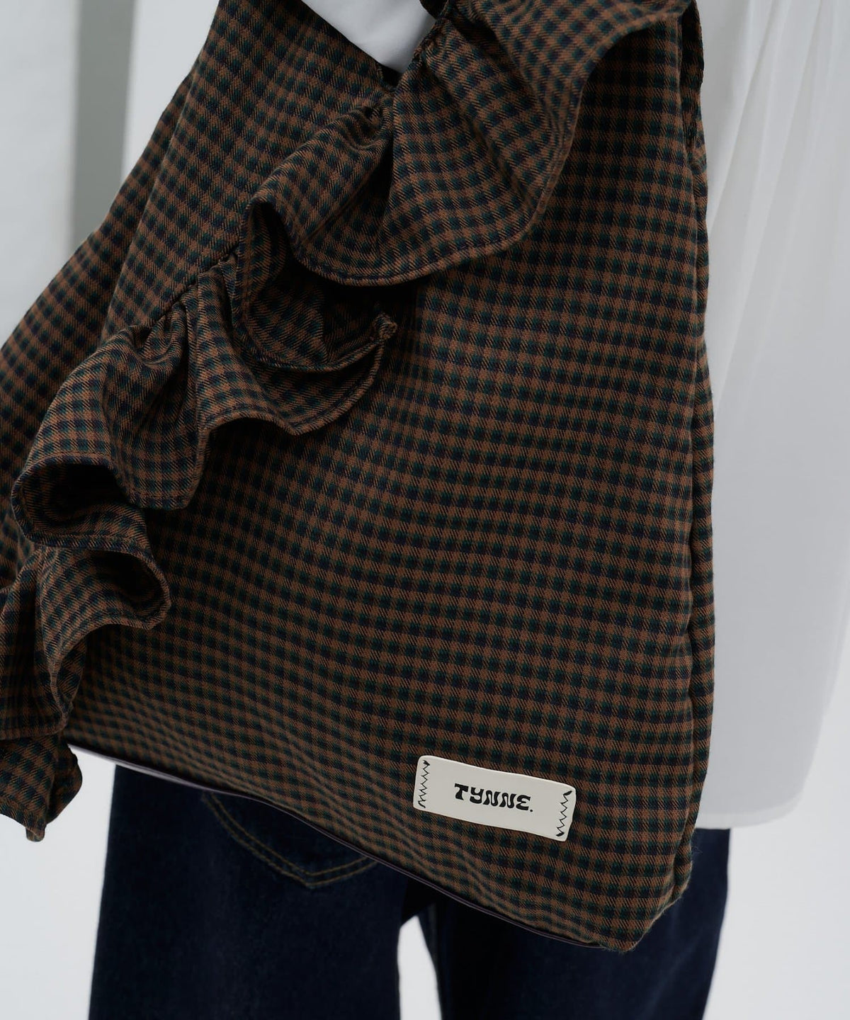 TYNNE. 撞色荷葉邊Triangle Bag - Image 10