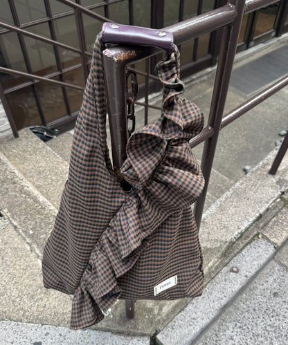 TYNNE. 撞色荷葉邊Triangle Bag - Image 38