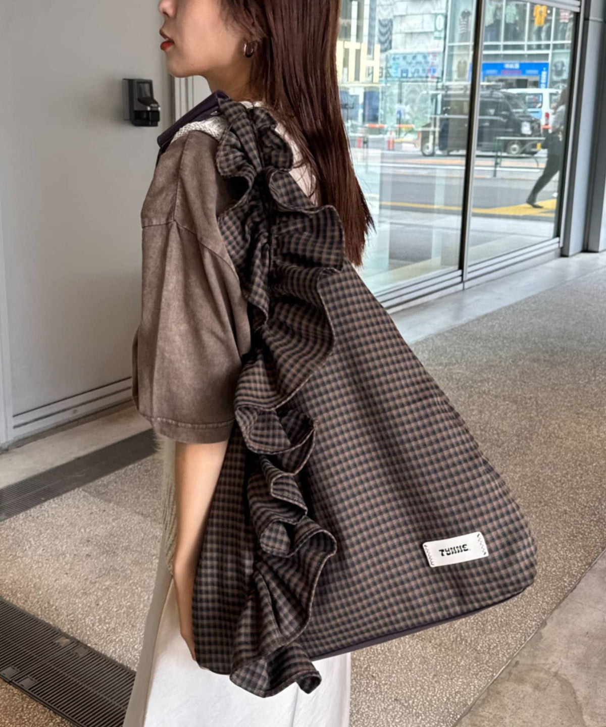 TYNNE. 撞色荷葉邊Triangle Bag - Image 40