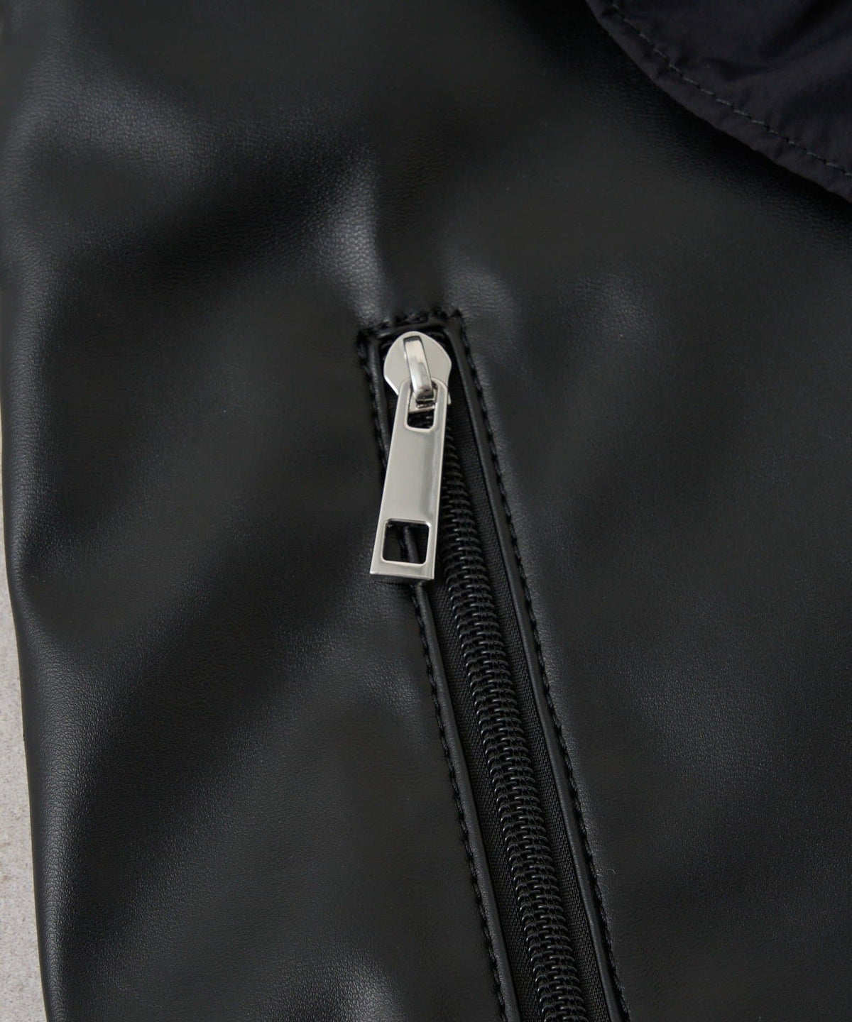 TYNNE. 撞色荷葉邊Triangle Bag - Image 52