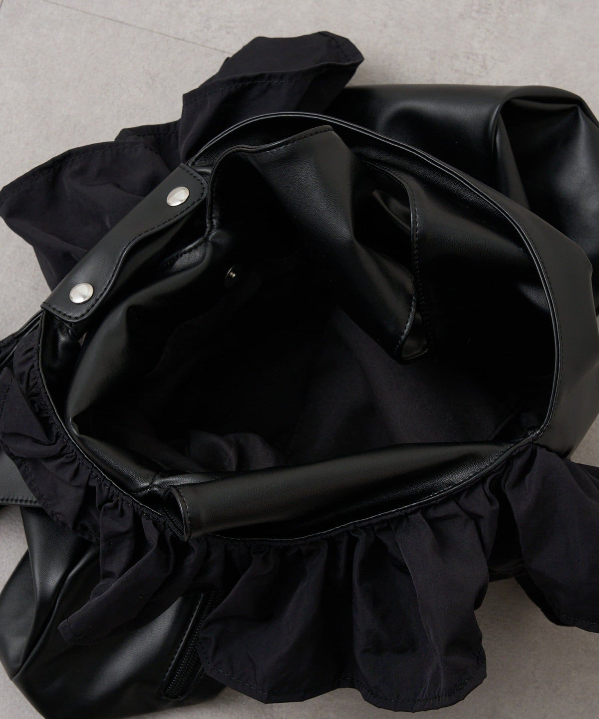 TYNNE. 撞色荷葉邊Triangle Bag - Image 53