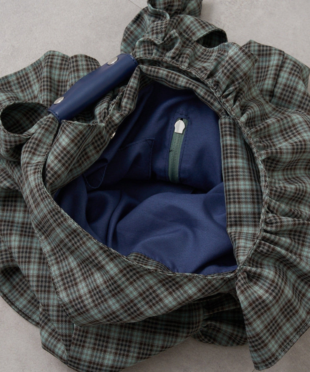 TYNNE. 撞色荷葉邊Triangle Bag - Image 55