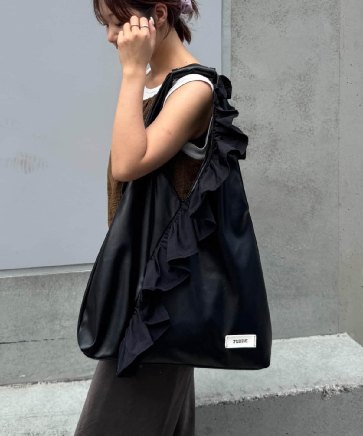 TYNNE. 撞色荷葉邊Triangle Bag - Image 43
