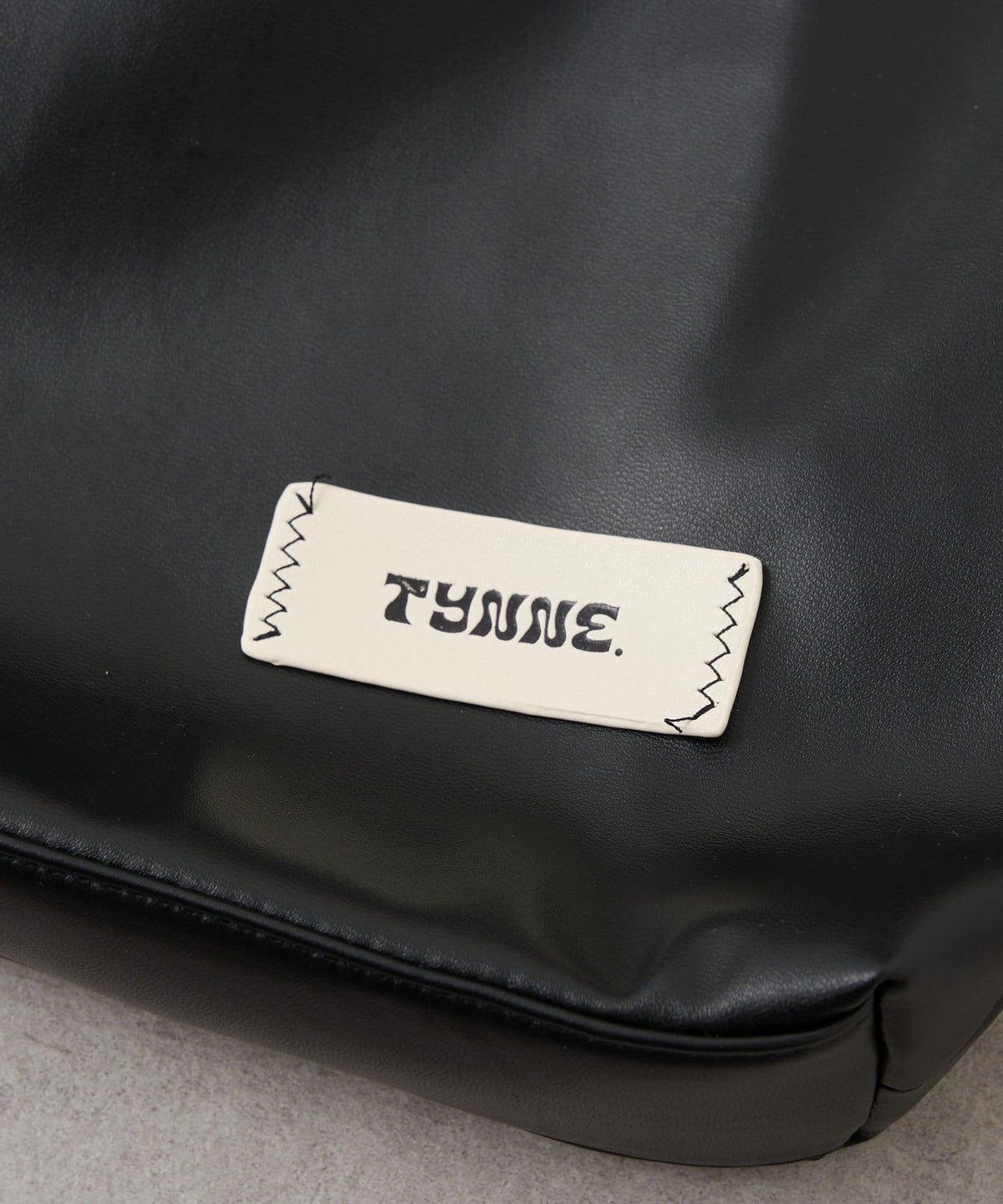 TYNNE. 撞色荷葉邊Triangle Bag - Image 49