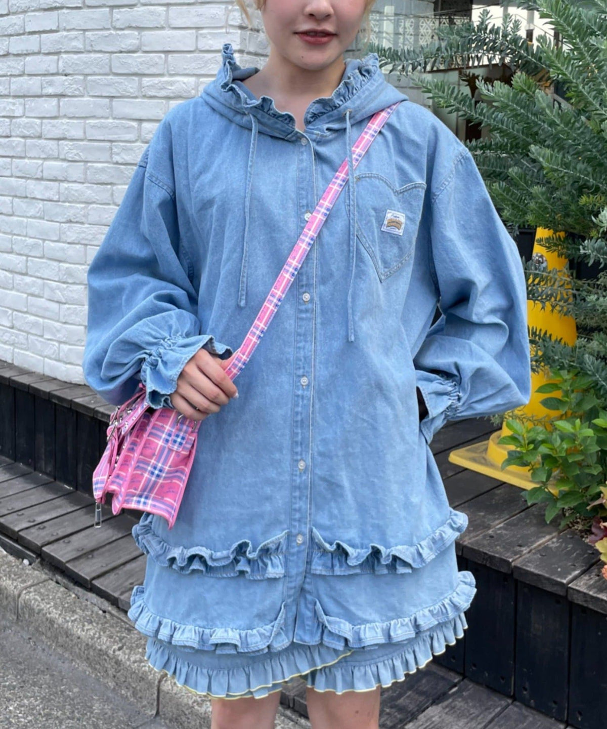 HELLO.SANFRANCISCO Denim hoodie frill blouse - Image 1