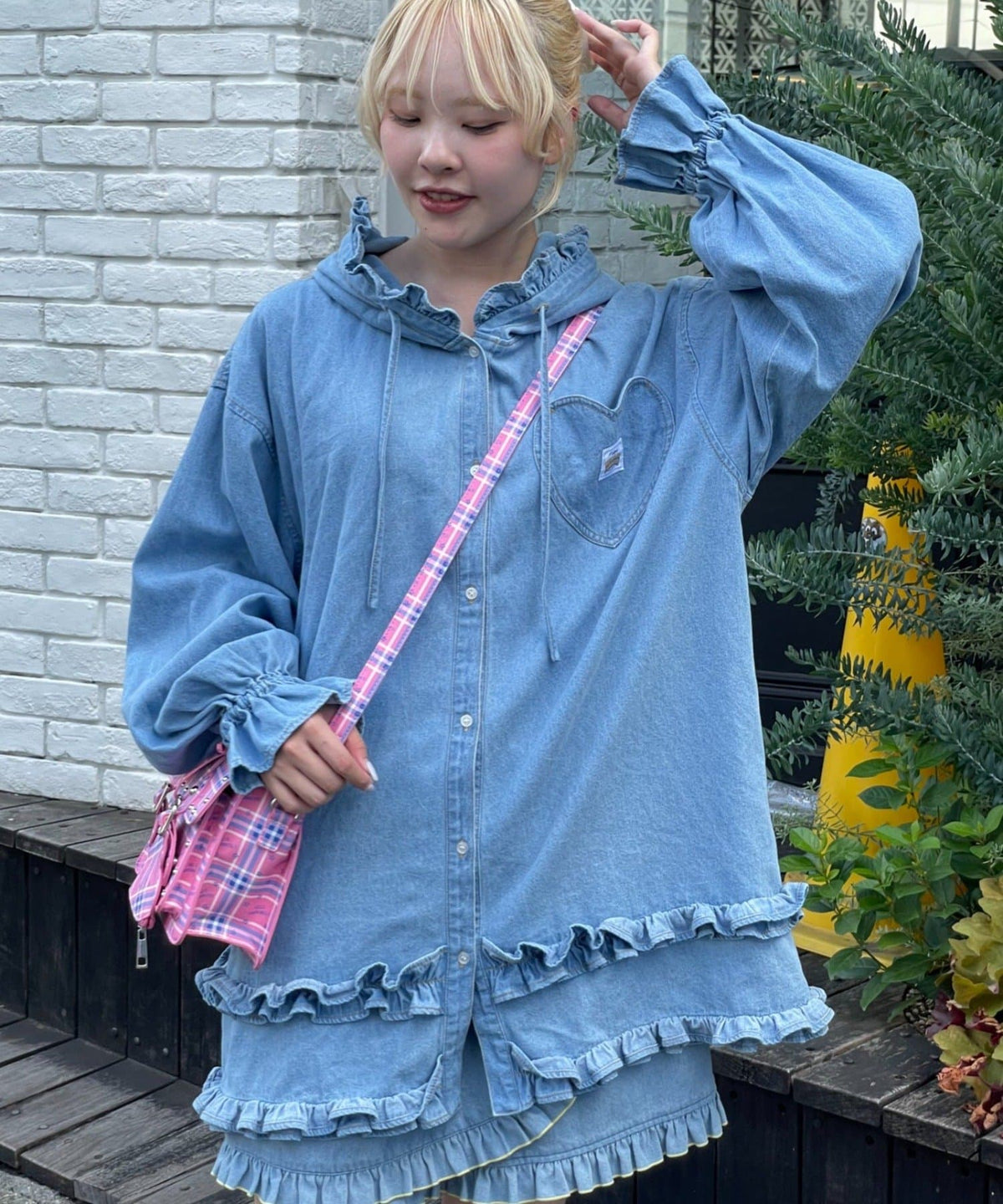 HELLO.SANFRANCISCO Denim hoodie frill blouse - Image 2