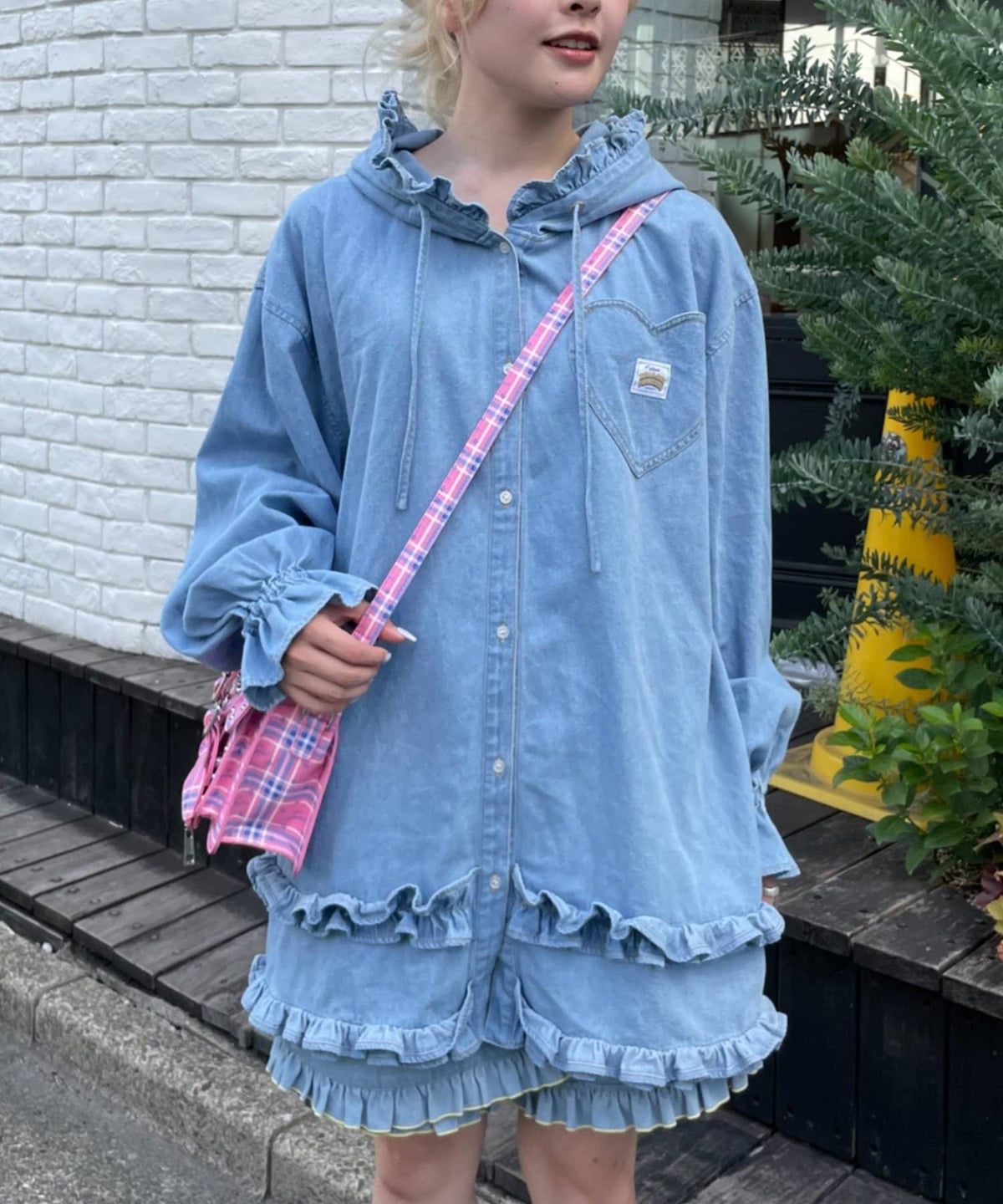 HELLO.SANFRANCISCO Denim hoodie frill blouse - Image 3
