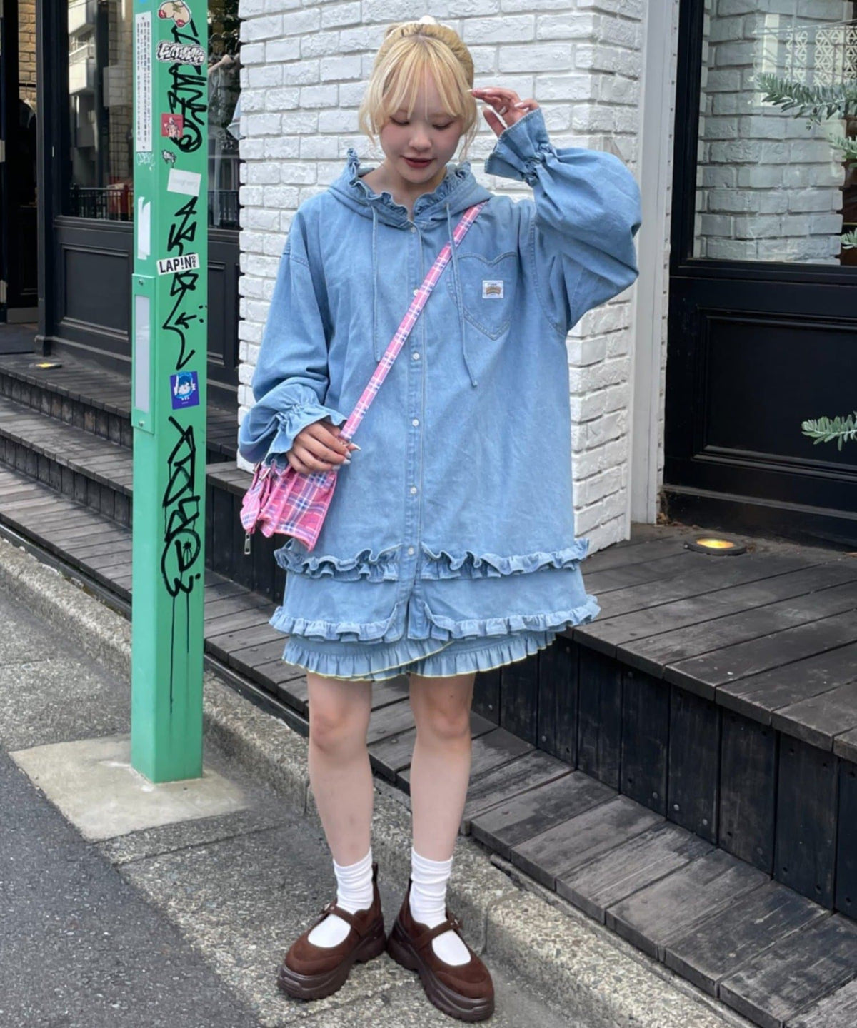 HELLO.SANFRANCISCO Denim hoodie frill blouse - Image 6