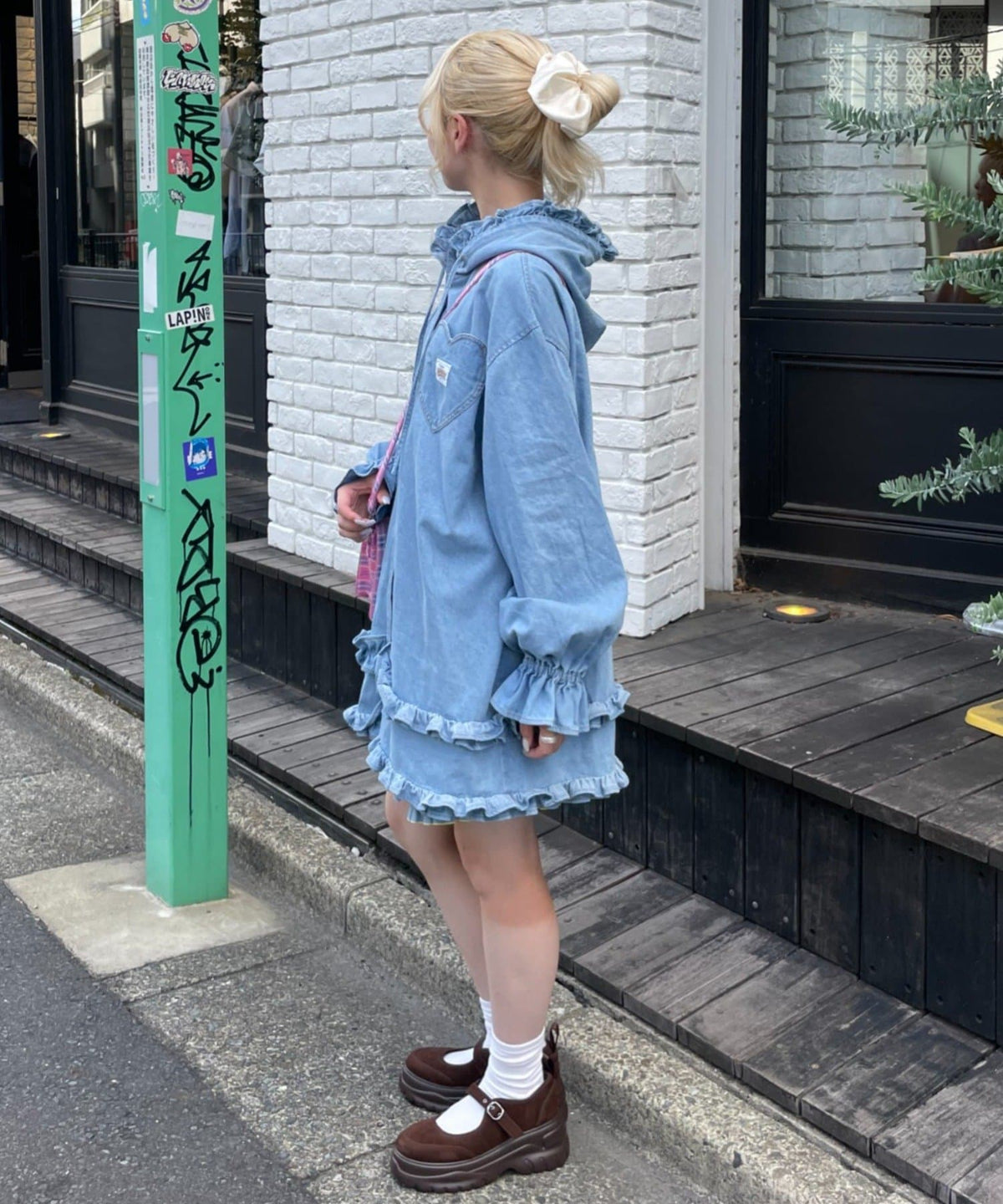 HELLO.SANFRANCISCO Denim hoodie frill blouse - Image 7