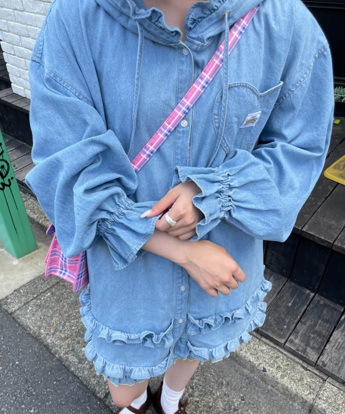 HELLO.SANFRANCISCO Denim hoodie frill blouse - Image 9