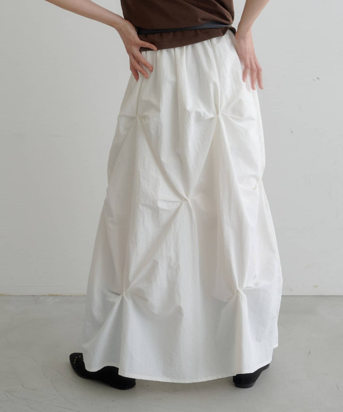 Kastane Flower Tuck Long Skirt - Image 30