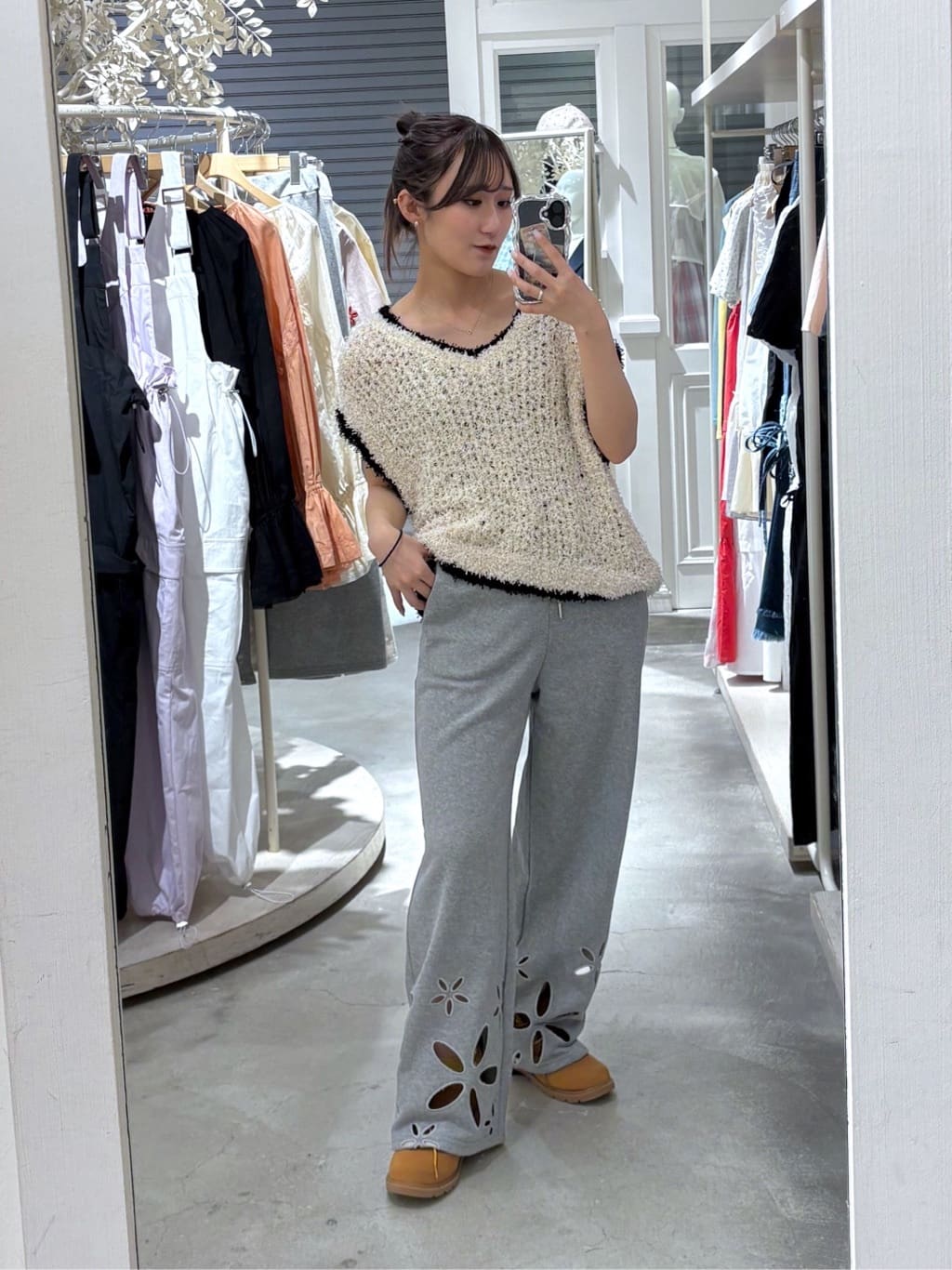 w closet flower sweatpants