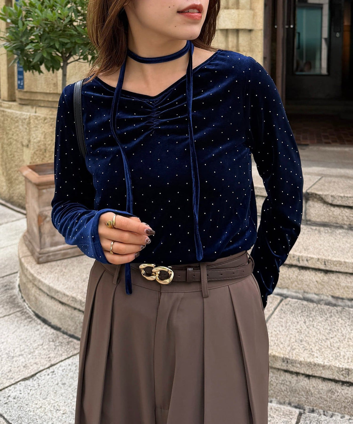 Thevon 水鑽絨面 V領Top with choker - Image 3