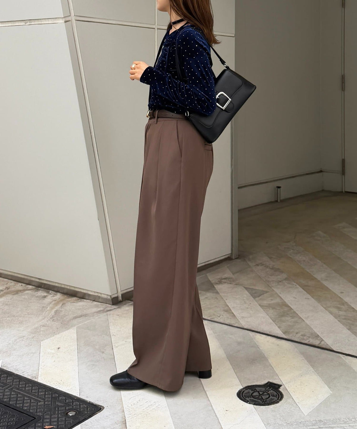 Thevon 水鑽絨面 V領Top with choker - Image 9