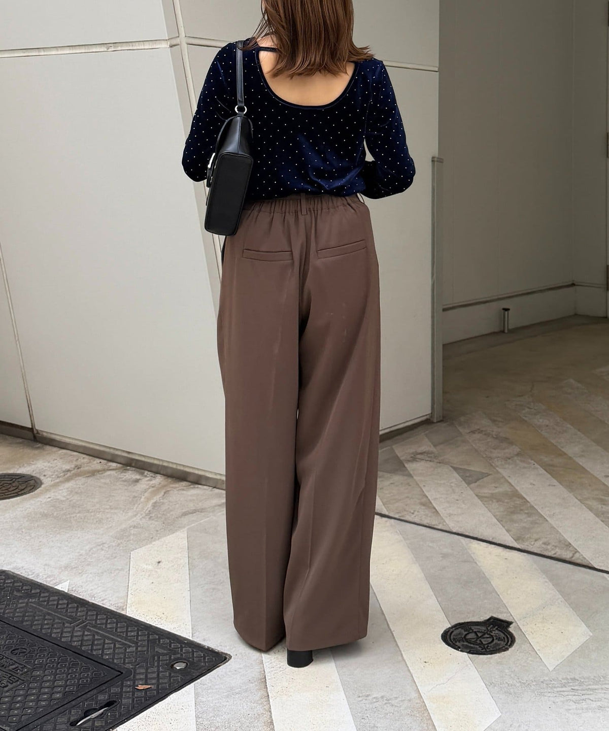 Thevon 水鑽絨面 V領Top with choker - Image 10