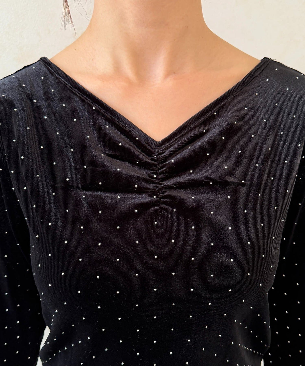 Thevon 水鑽絨面 V領Top with choker - Image 22