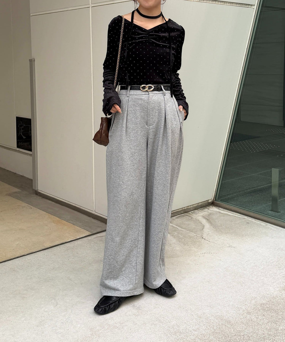 Thevon 水鑽絨面 V領Top with choker - Image 16