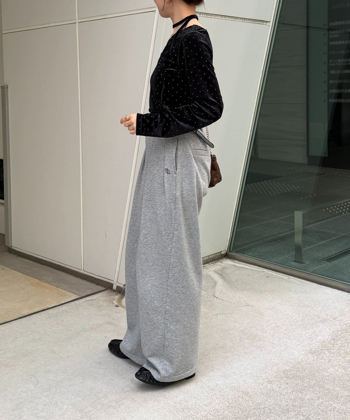Thevon 水鑽絨面 V領Top with choker - Image 17
