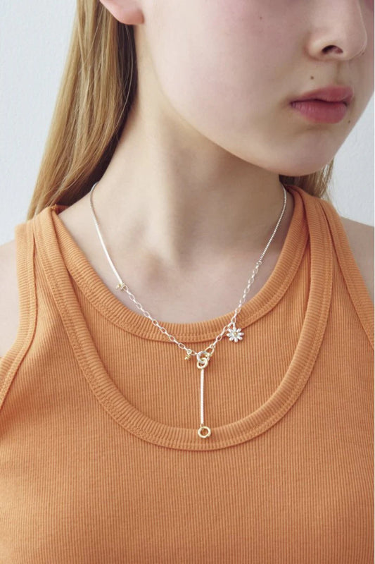 GOLDY Daisy Necklace