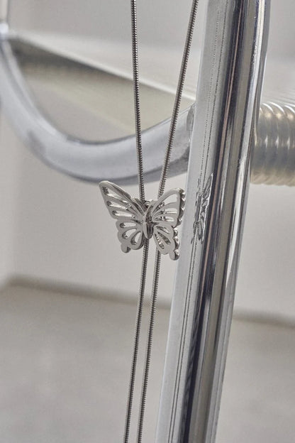 GOLDY butterfly motif necklace