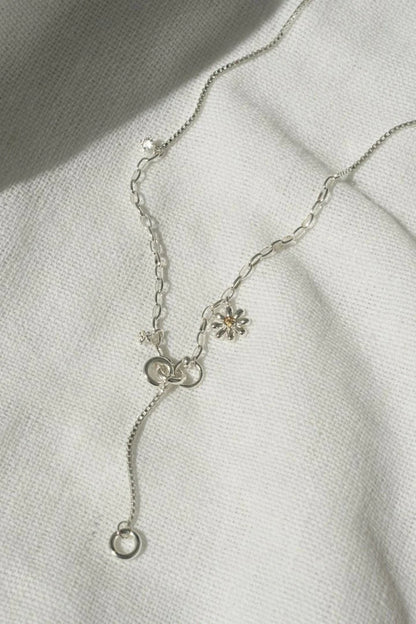 GOLDY Daisy Necklace