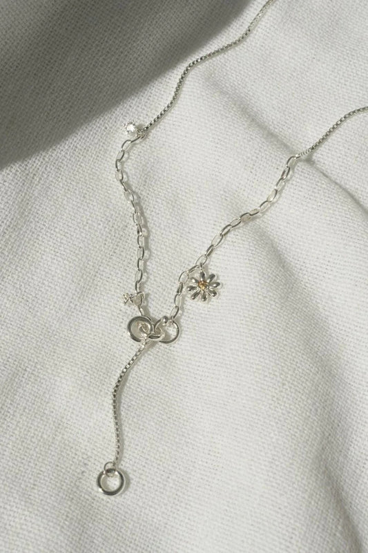 GOLDY Daisy Necklace