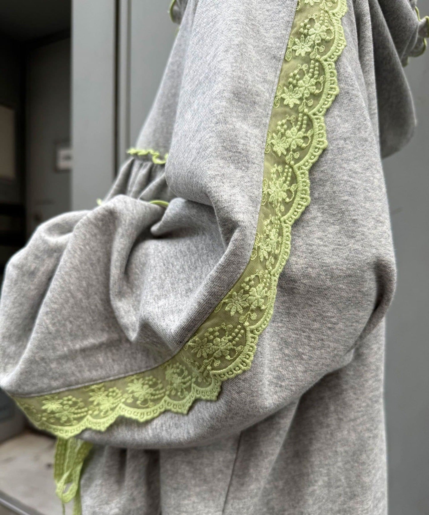 HELLO.SANFRANCISCO 拼色Ruffle Lace Hoodie Jacket