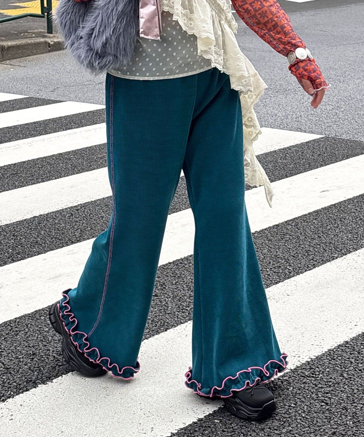 HELLO.SANFRANCISCO 燈芯絨下擺荷葉邊喇叭褲