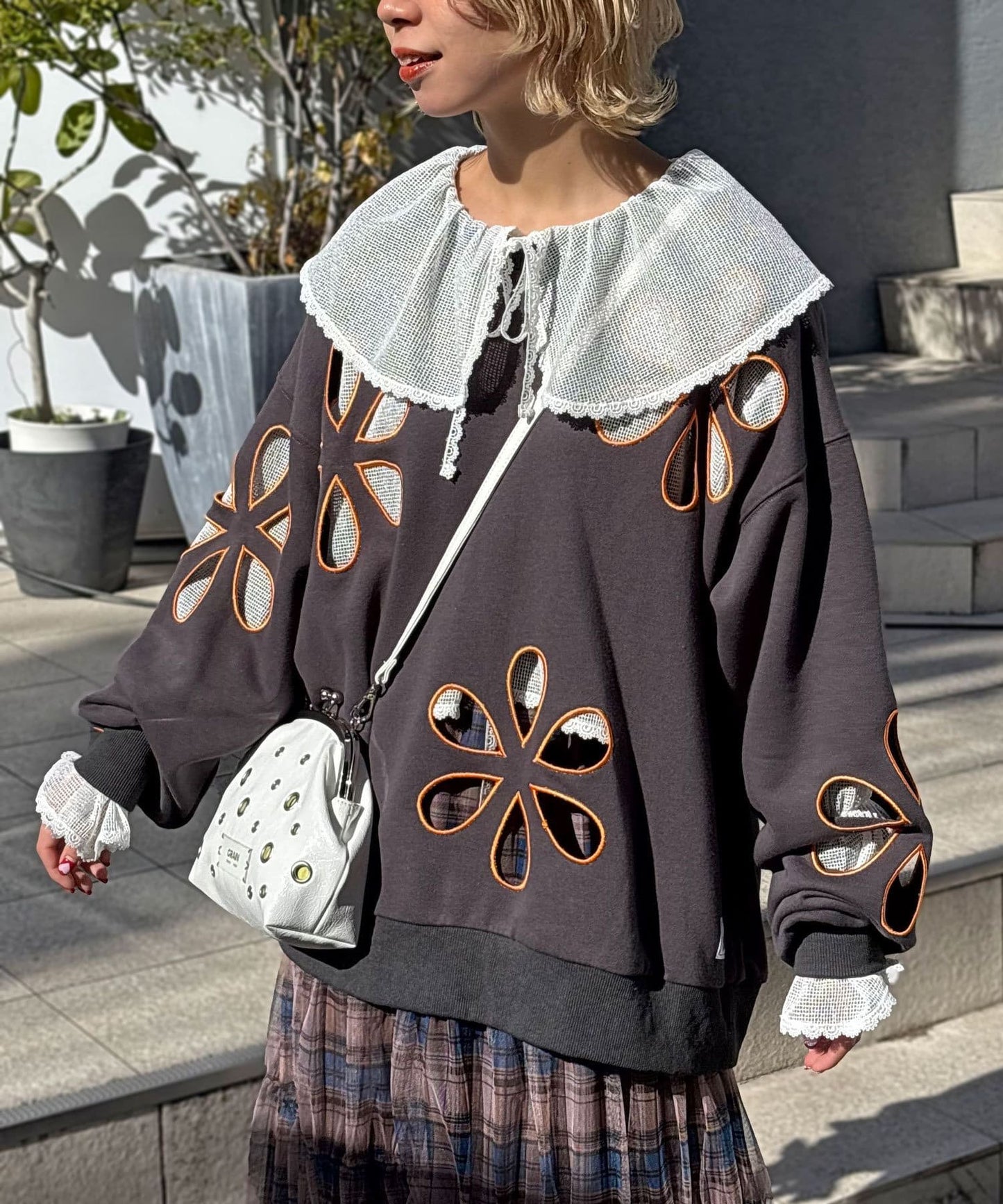 HELLO.SANFRANCISCO 花花鏤空Sweater