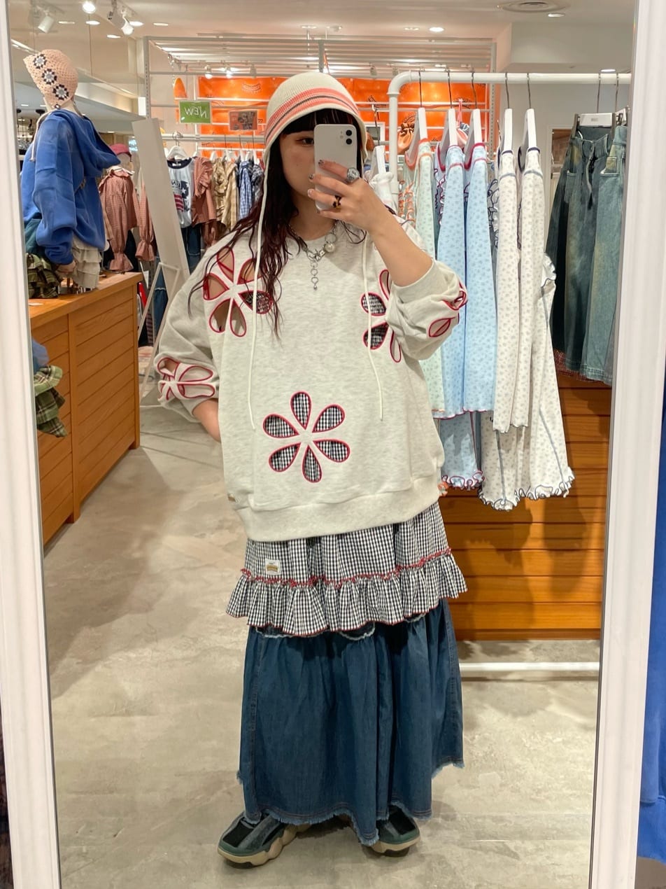 HELLO.SANFRANCISCO 花花鏤空Sweater