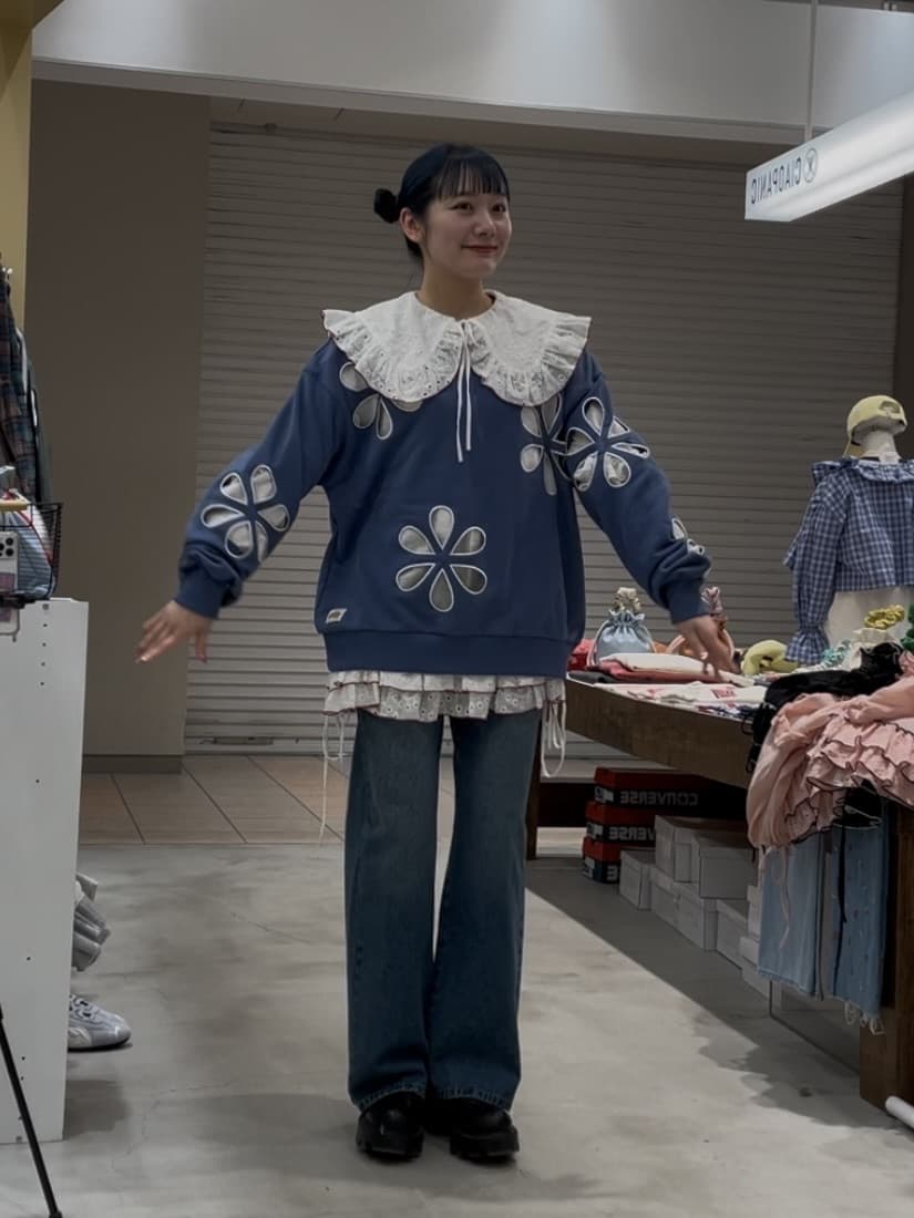 HELLO.SANFRANCISCO 花花鏤空Sweater