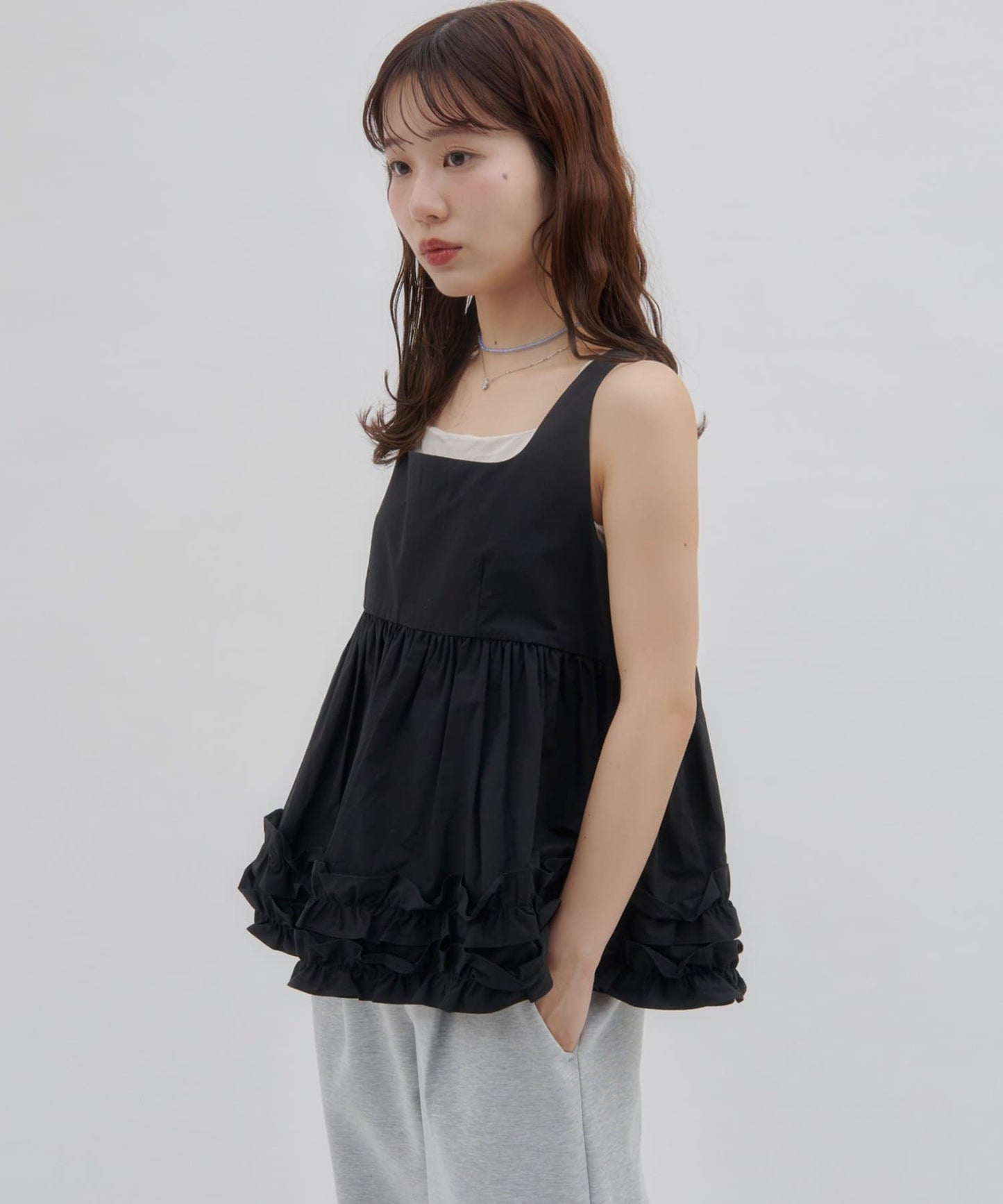 umm. by DISCOAT Frill hem sleeveless blouse