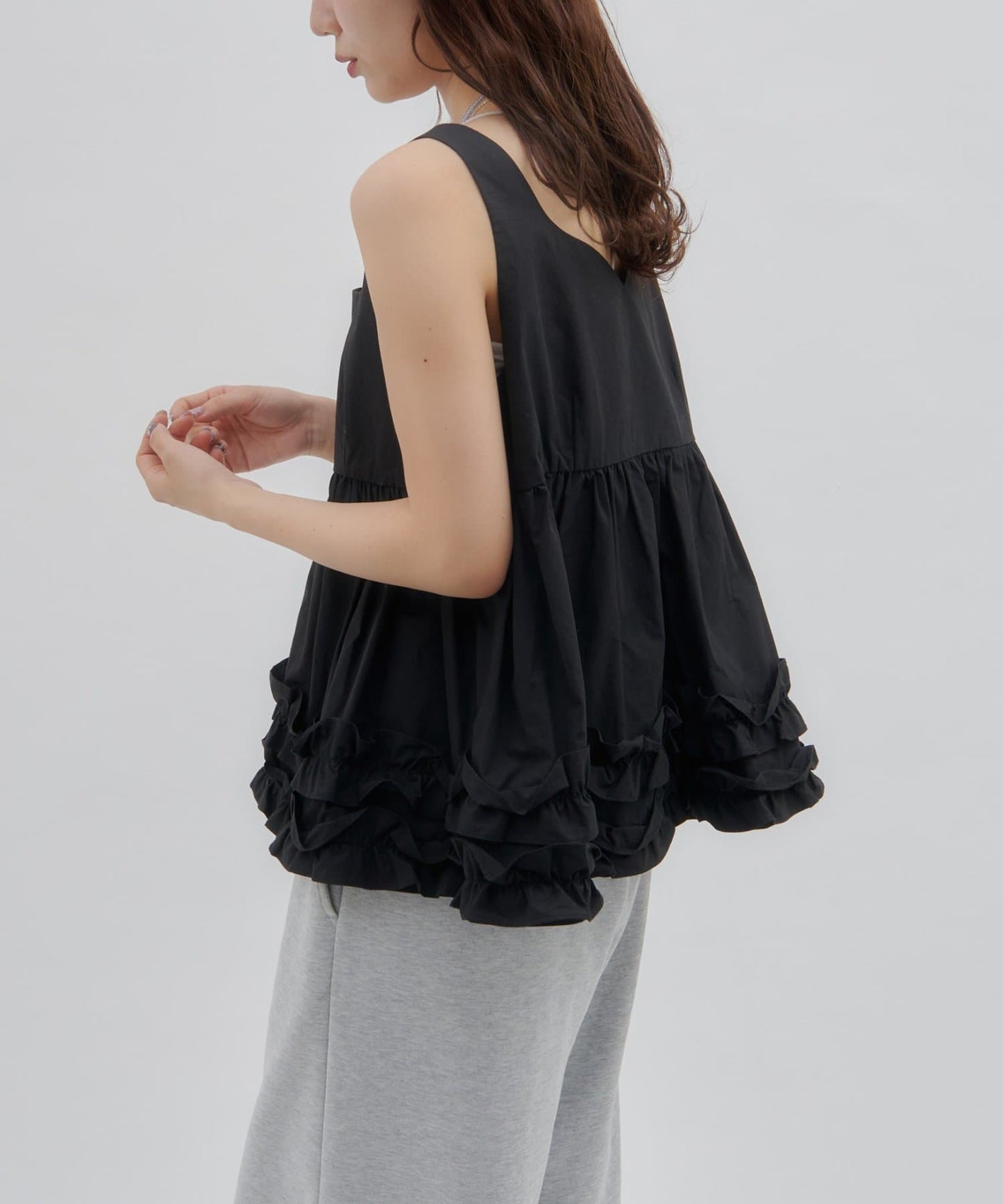 umm. by DISCOAT Frill hem sleeveless blouse