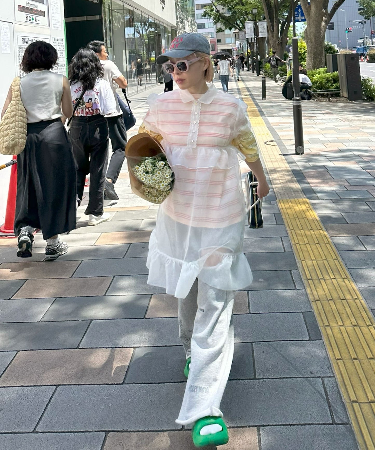 シアーいろんなボタンフリフリワンピ