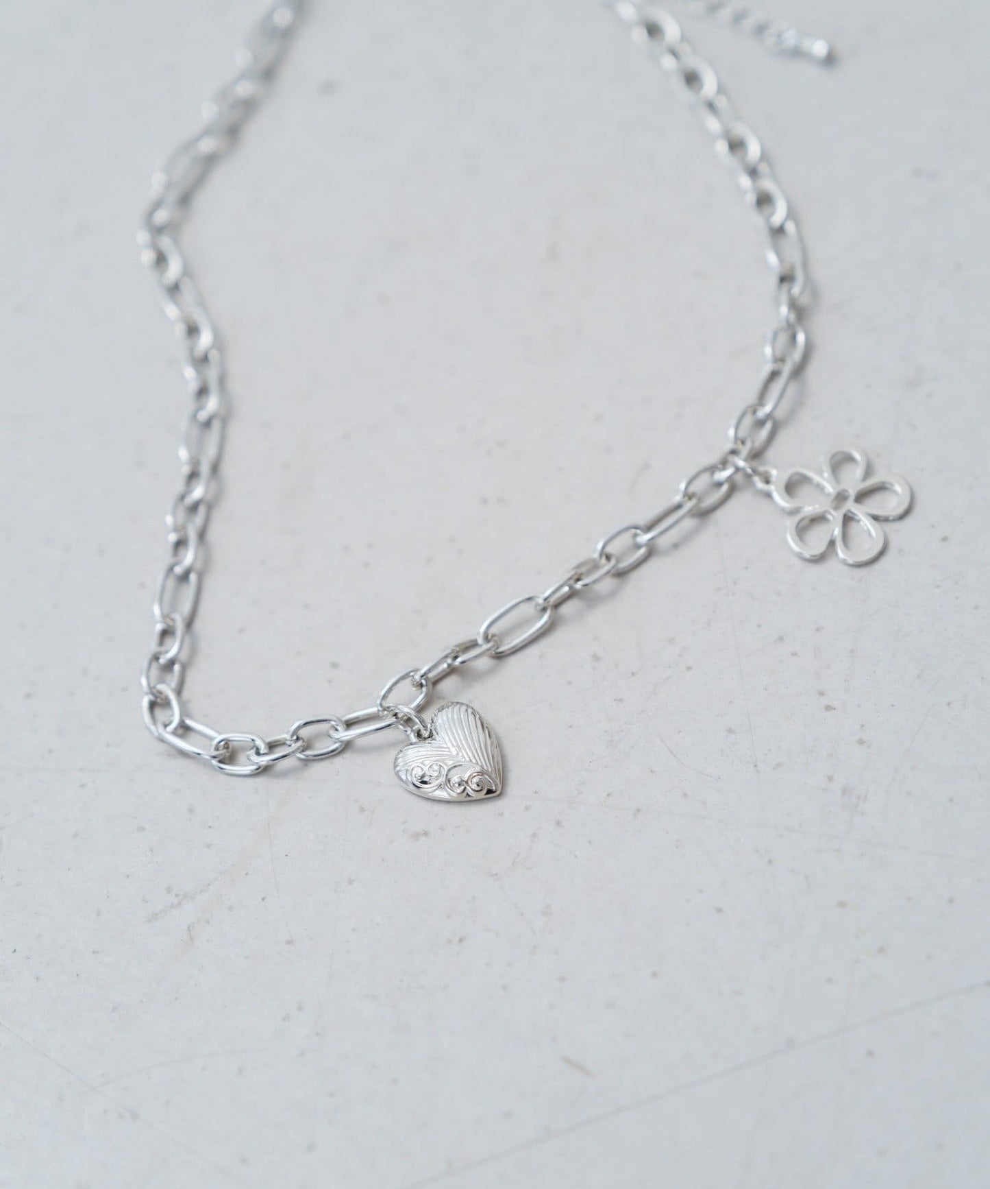 Kastane Heart flower necklace