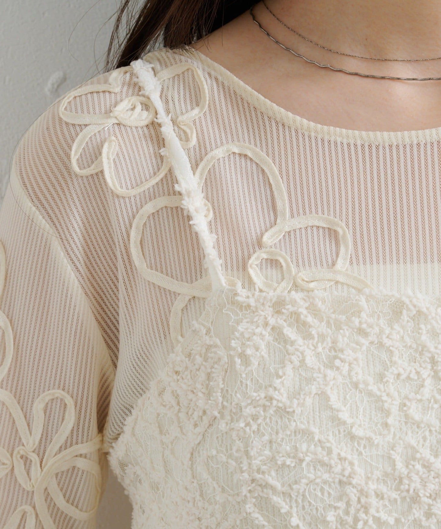 Kastane feather like lace bustier