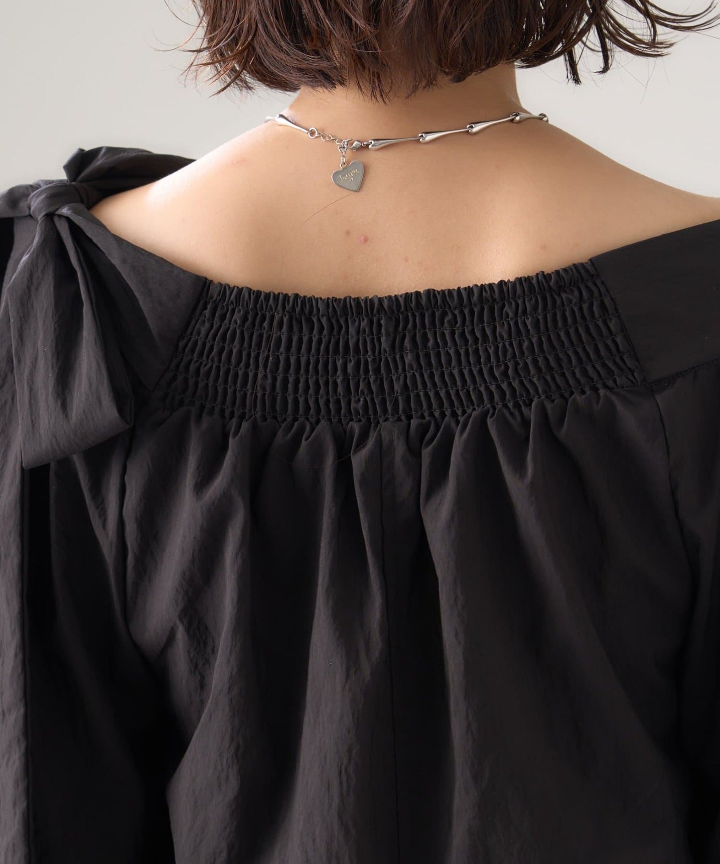 mystic 露肩緞帶襯衫