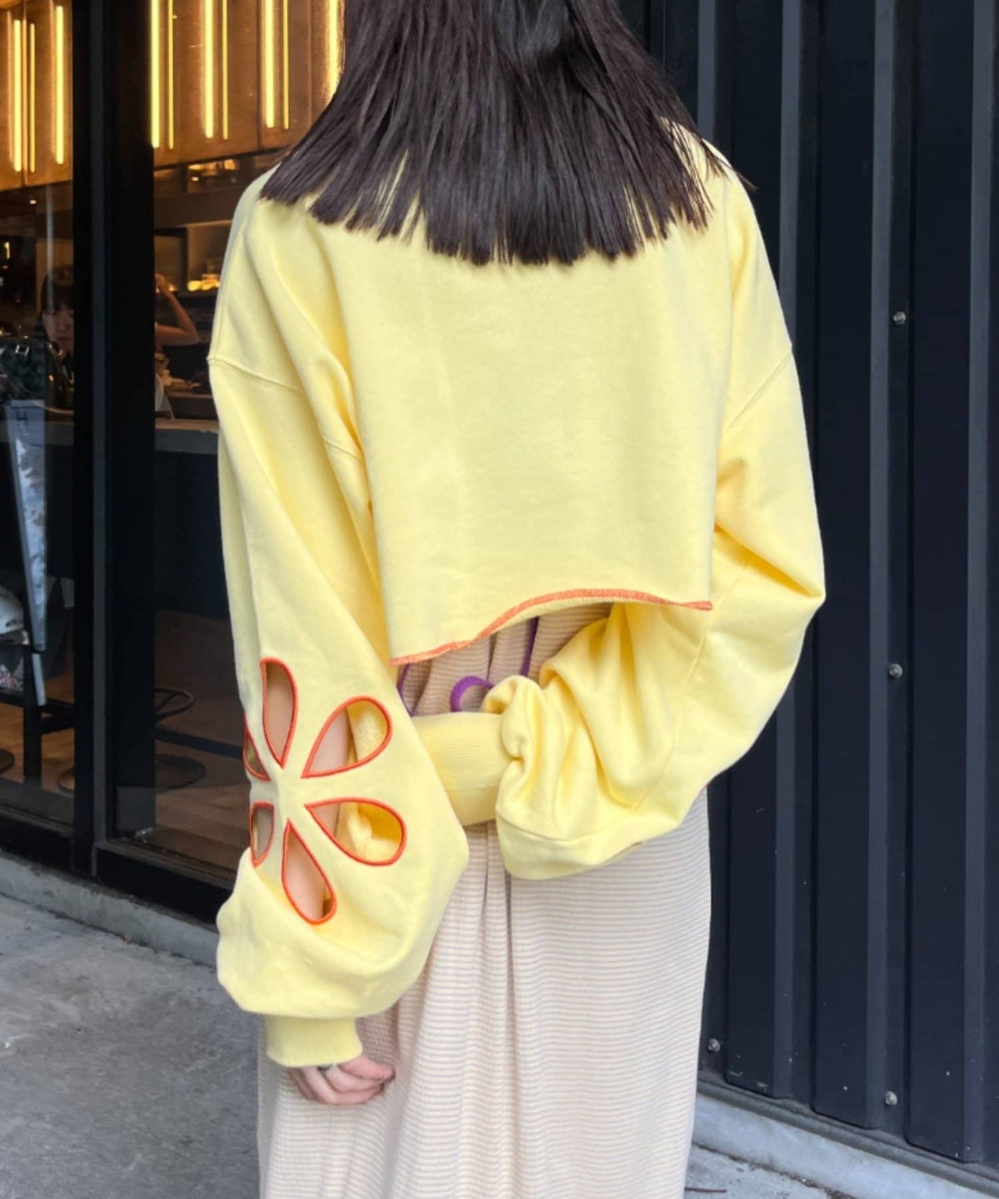 HELLO.SANFRANCISCO 花花鏤空 cropped sweatshirt