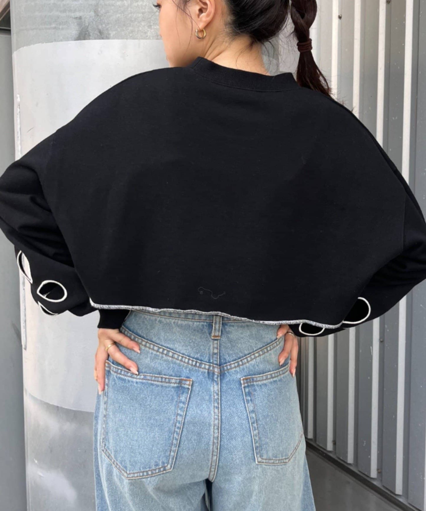 HELLO.SANFRANCISCO 花花鏤空 cropped sweatshirt