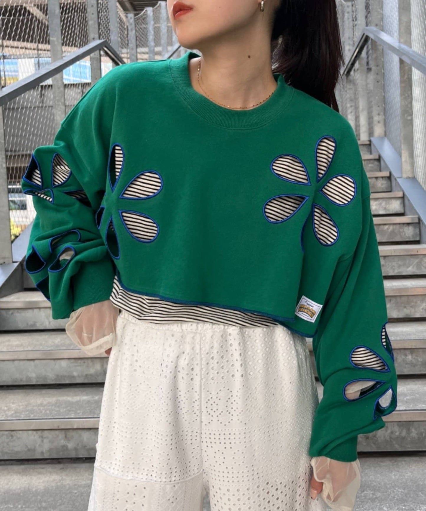 HELLO.SANFRANCISCO 花花鏤空 cropped sweatshirt