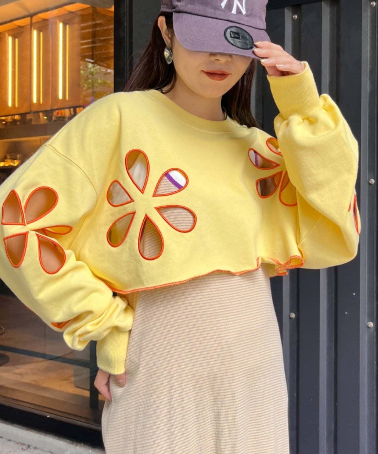 HELLO.SANFRANCISCO 花花鏤空 cropped sweatshirt