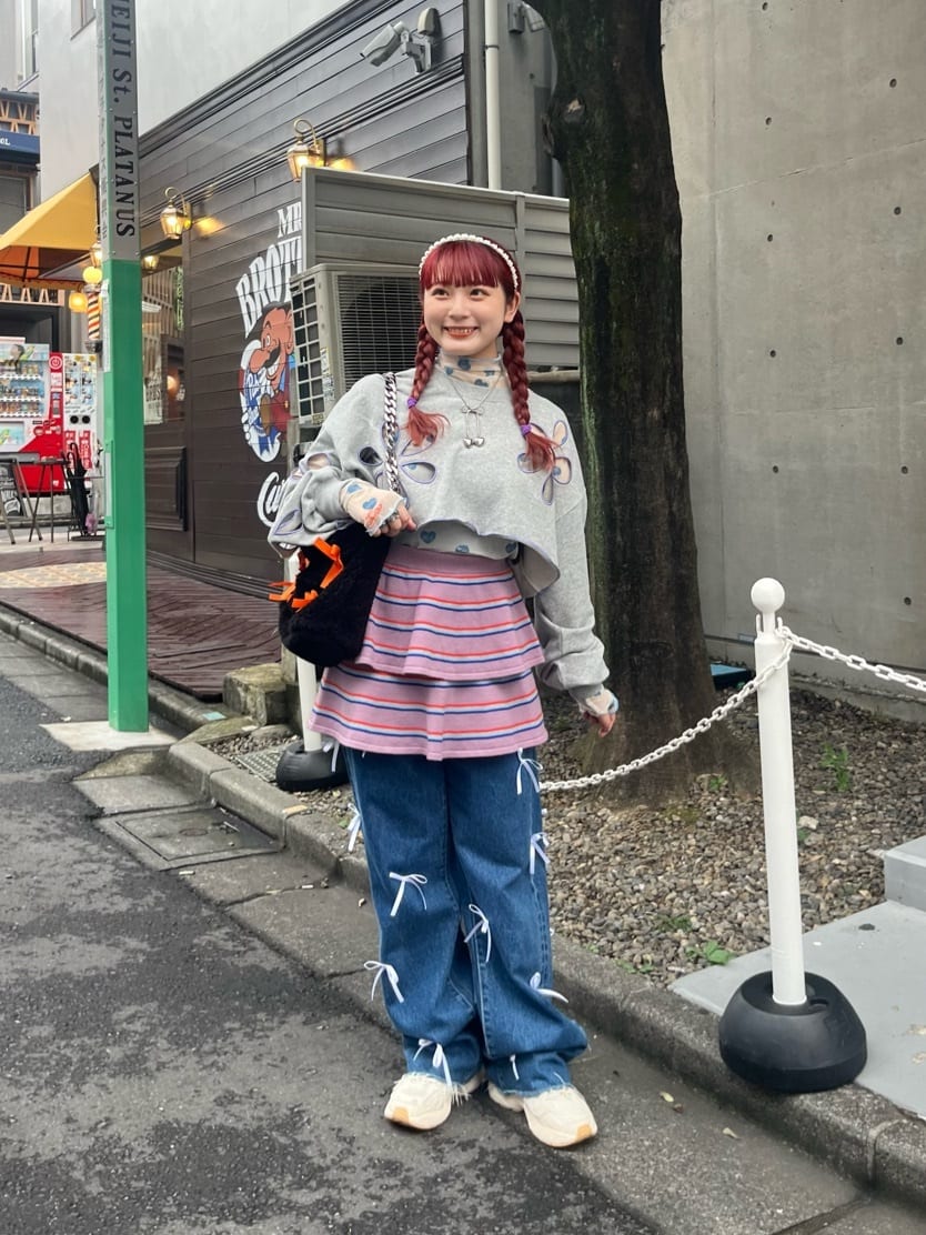 HELLO.SANFRANCISCO 花花鏤空 cropped sweatshirt