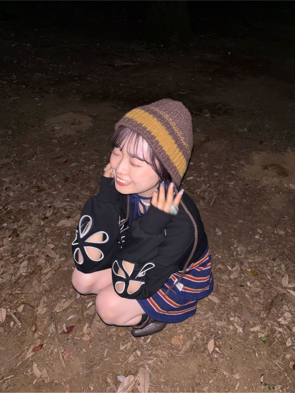 HELLO.SANFRANCISCO 花花鏤空 cropped sweatshirt