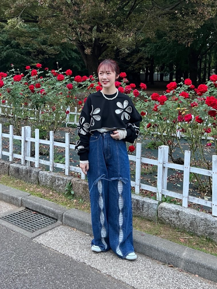 HELLO.SANFRANCISCO 花花鏤空 cropped sweatshirt